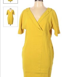 CARMEN CARMEN MARC VALVO
Short Sleeve V-Neck Shift Dress